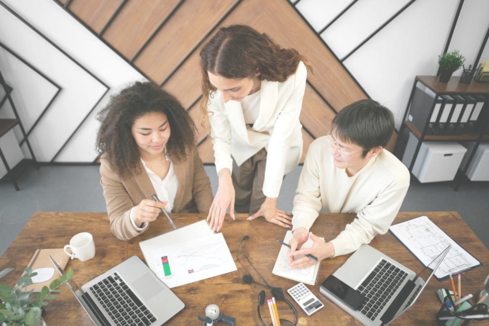 Tableaux financiers et graphiques d'analyse