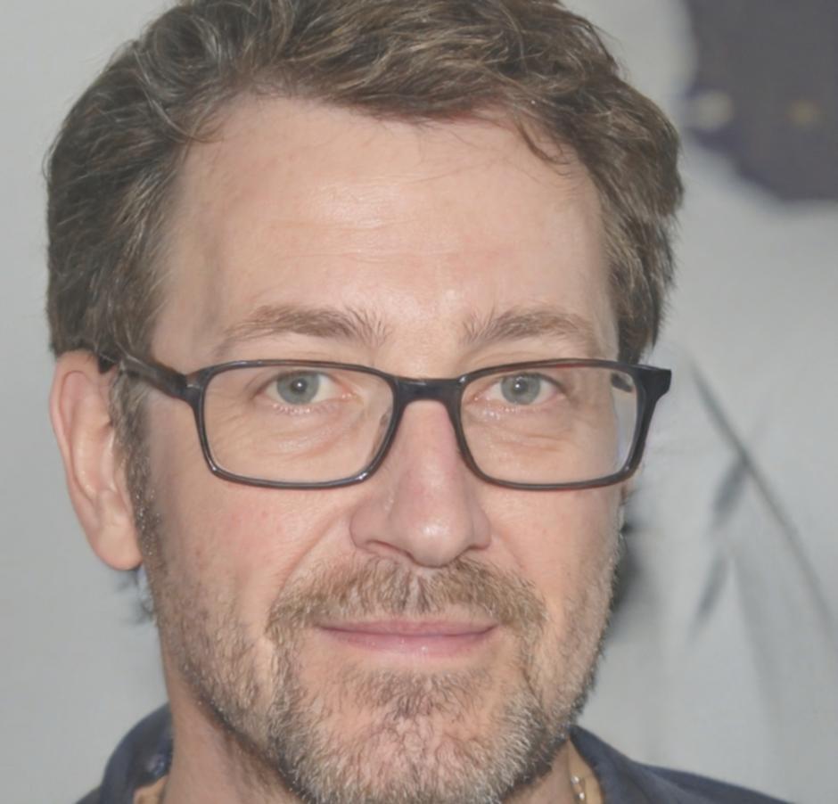 Consultant financier expliquant des stratégies